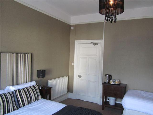 Monties Guest House - Adults Only Bowness-on-Windermere Zimmer foto